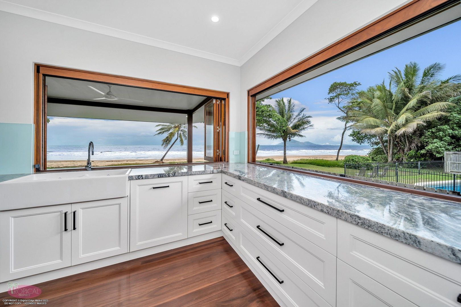 7 Conch St, Mission Beach QLD 4852, Image 2
