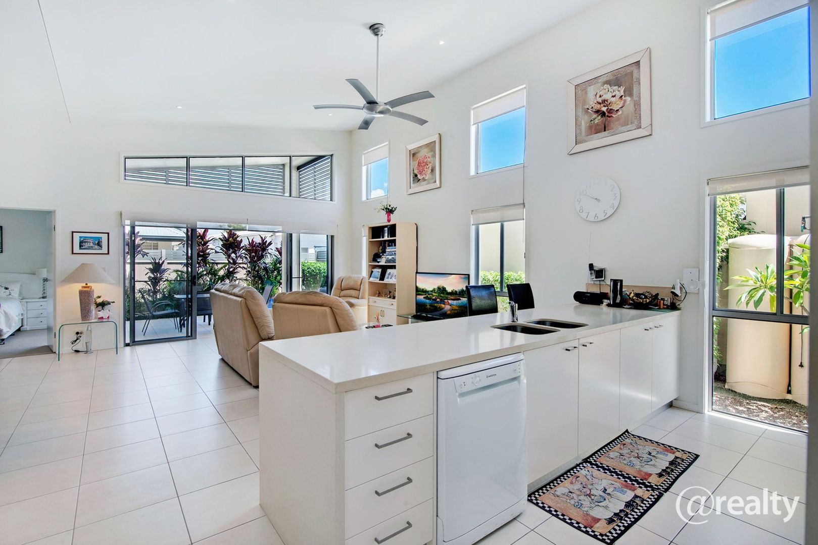 117/1 Halcyon Way, Hope Island QLD 4212, Image 2