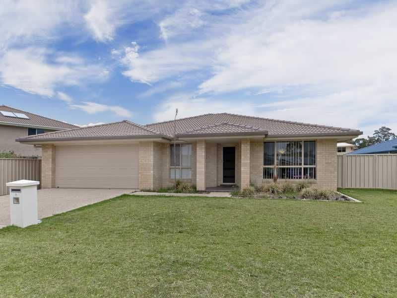 4 bedrooms House in 8 Kyla Crescent PORT MACQUARIE NSW, 2444