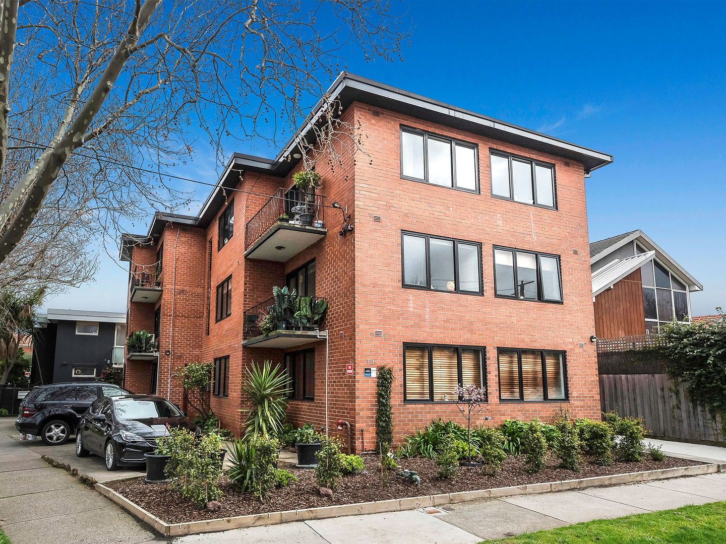 2 bedrooms Apartment / Unit / Flat in 1/321 Barkly Street ELWOOD VIC, 3184