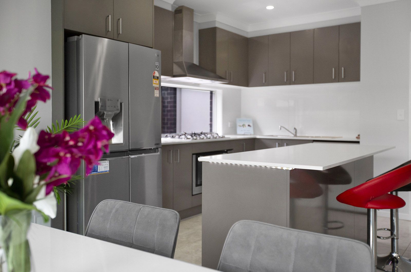 4 bedrooms House in 33 Promenade Circuit ROTHWELL QLD, 4022