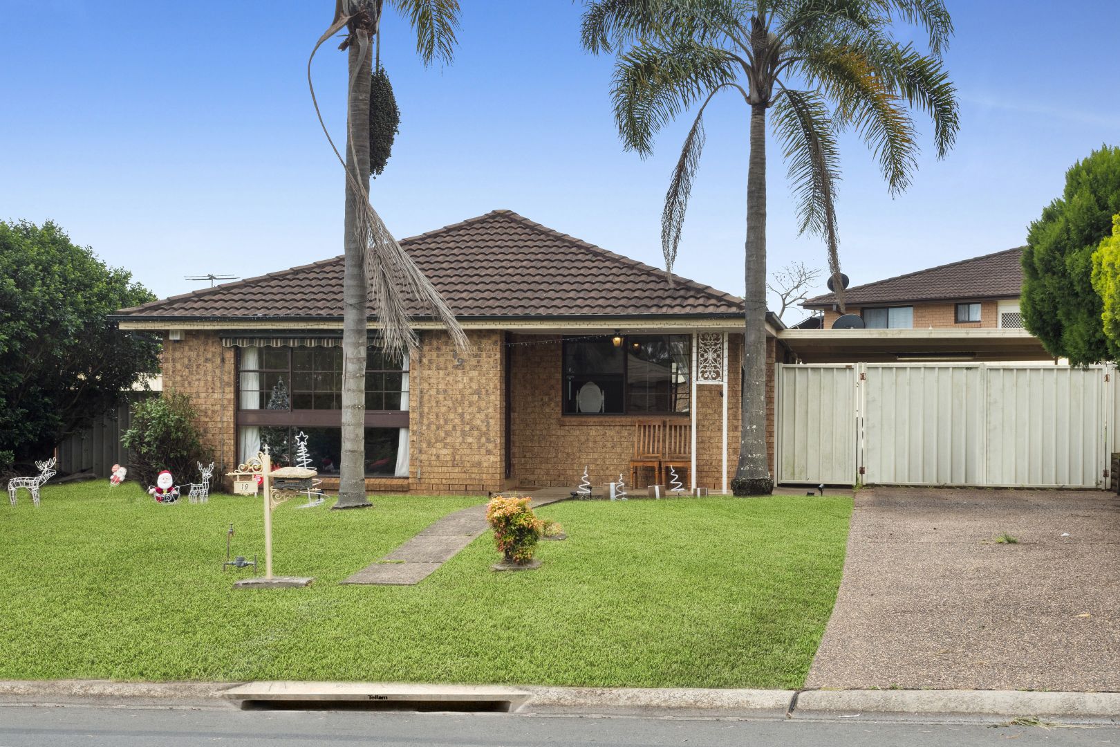 19 Hamlet Crescent, Rosemeadow Property History & Address Research