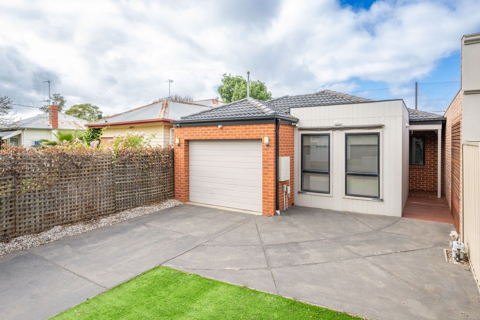 3 bedrooms Townhouse in 2/26 Glenlyon Avenue SHEPPARTON VIC, 3630