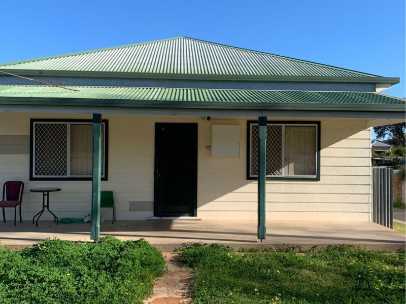 3 bedrooms Apartment / Unit / Flat in 1/82 Bolten Street NARRANDERA NSW, 2700