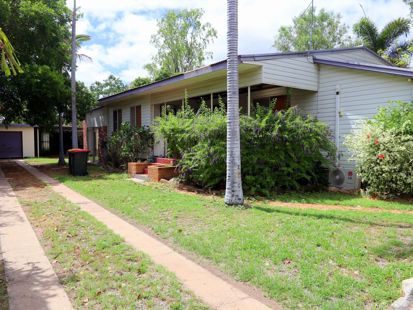 3 bedrooms House in 32 Retro Street EMERALD QLD, 4720