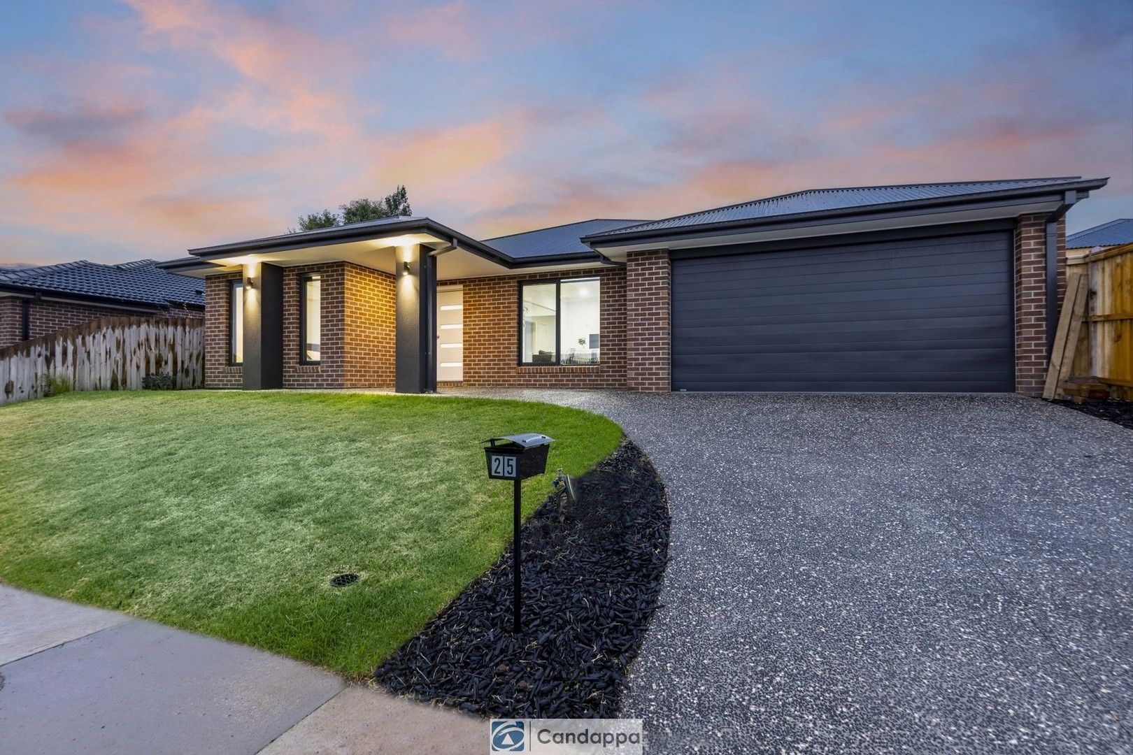 4 bedrooms House in 25 Wakeful Crescent DROUIN VIC, 3818
