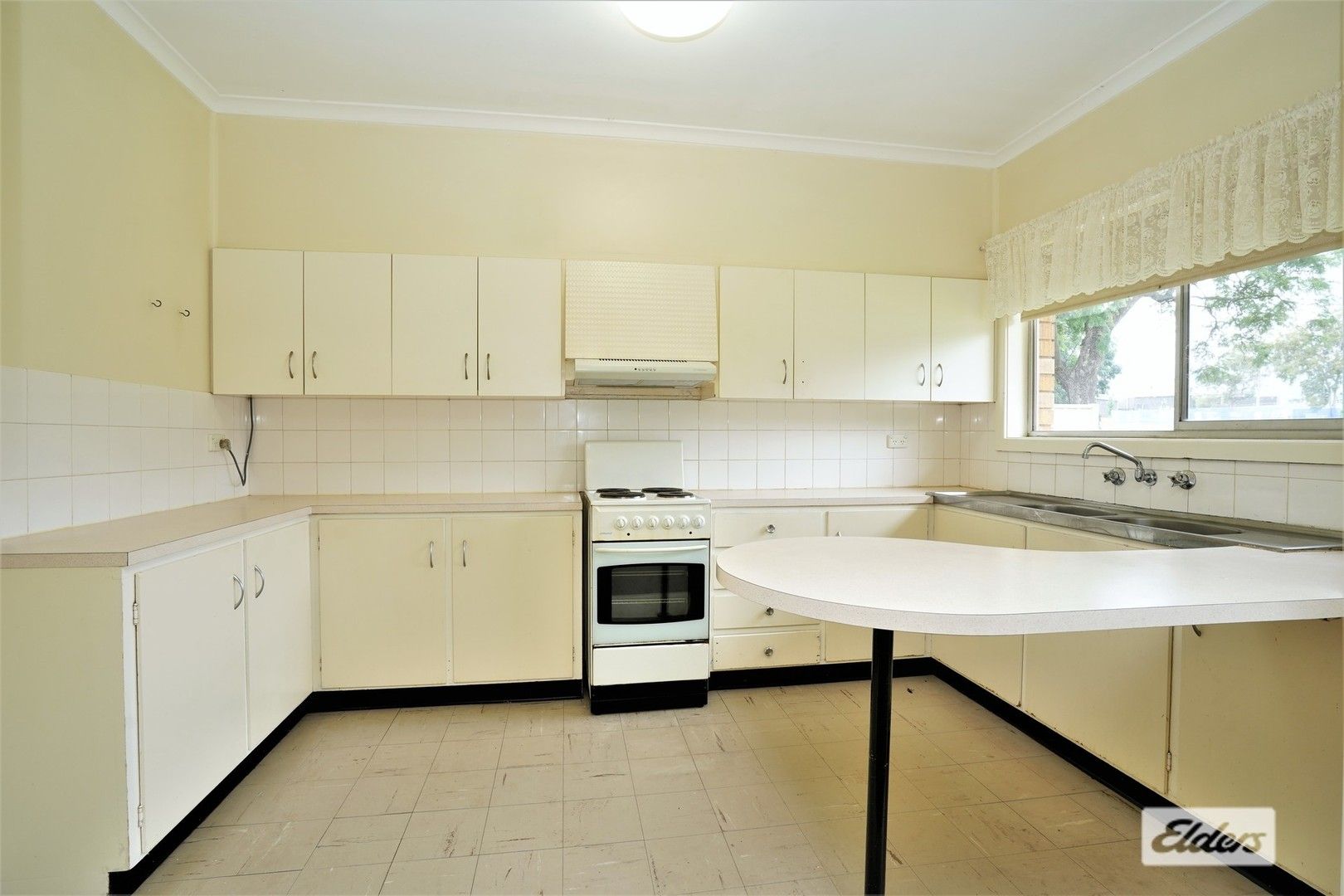 2 bedrooms Apartment / Unit / Flat in 2/18 Animoo Avenue GRIFFITH NSW, 2680