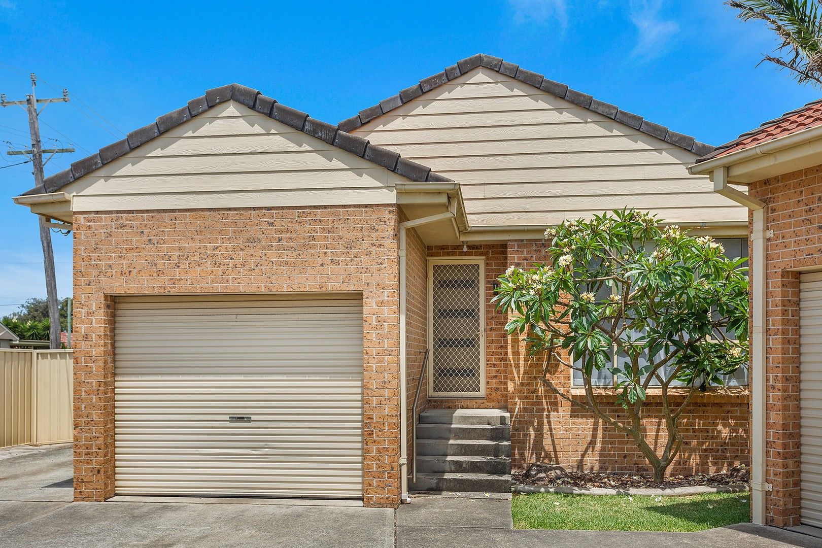 2 bedrooms Villa in 1/1A Stephanie Avenue WARILLA NSW, 2528