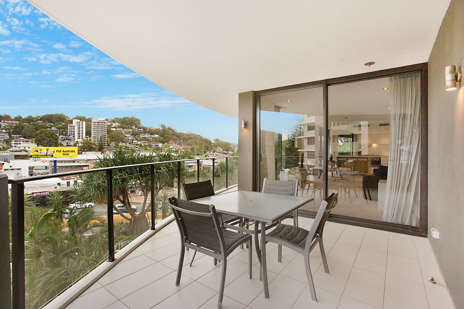 2041/2 The Esplanade, Burleigh Heads QLD 4220, Image 2