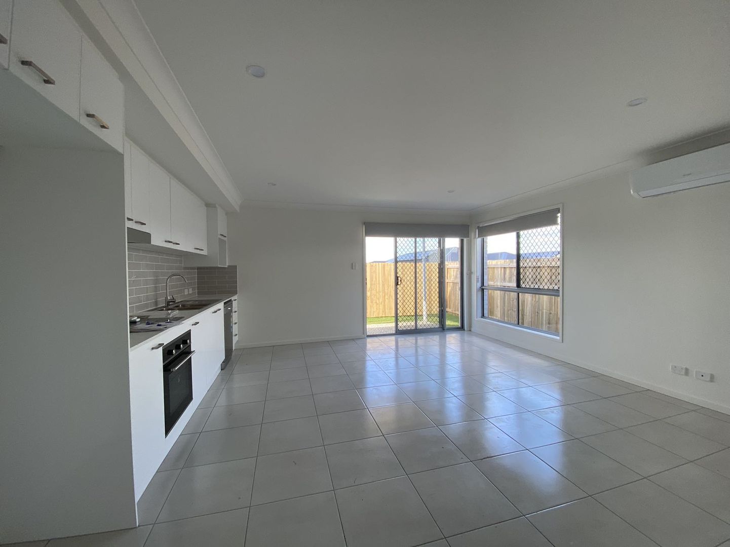 64 Montana Circuit Logan Reserve QLD 4133 Semi detached For Rent