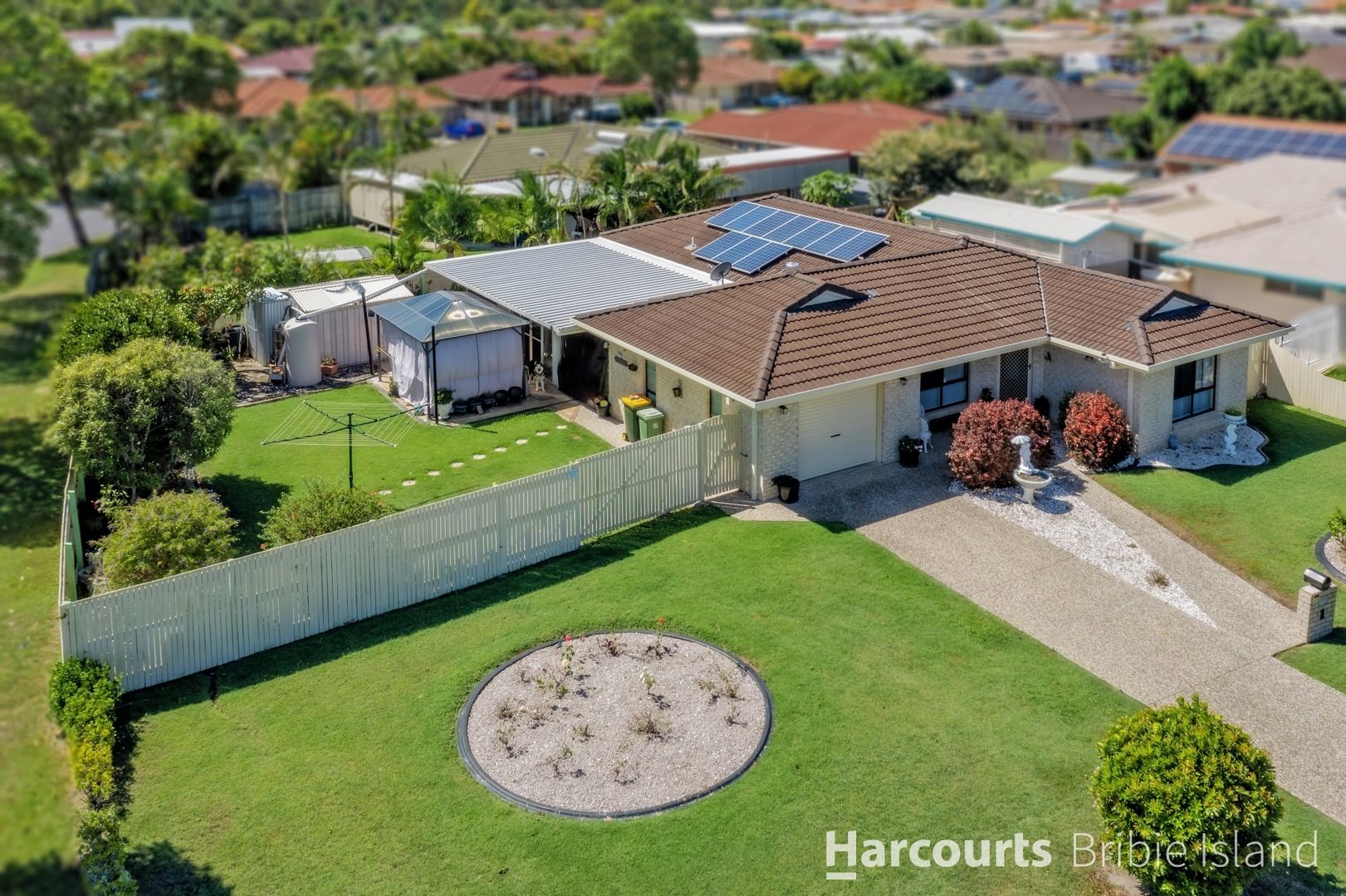 1 Squire Place, Sandstone Point QLD 4511