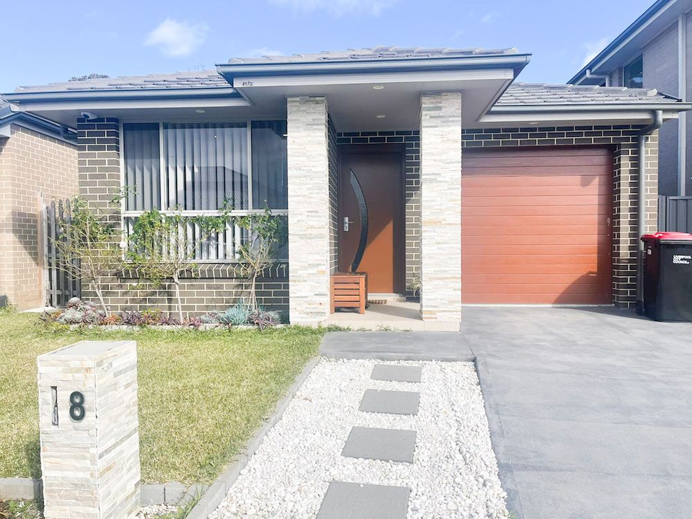 4 bedrooms House in 8 Wakeling Drive EDMONDSON PARK NSW, 2174