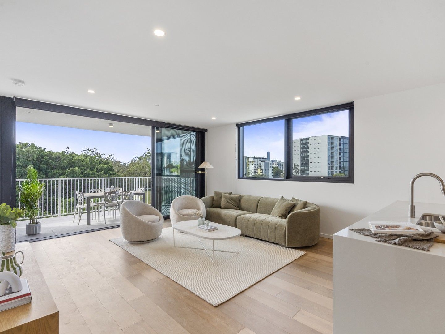 3 bedrooms Apartment / Unit / Flat in 701/36 Sylvan Road TOOWONG QLD, 4066
