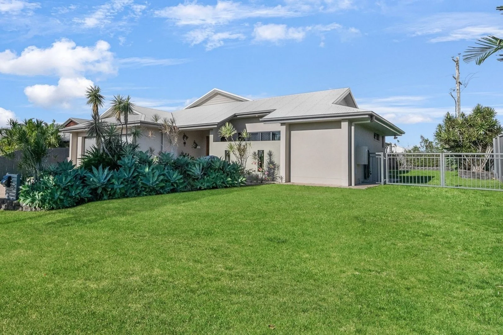 85 Gingham Street, Glenella QLD 4740