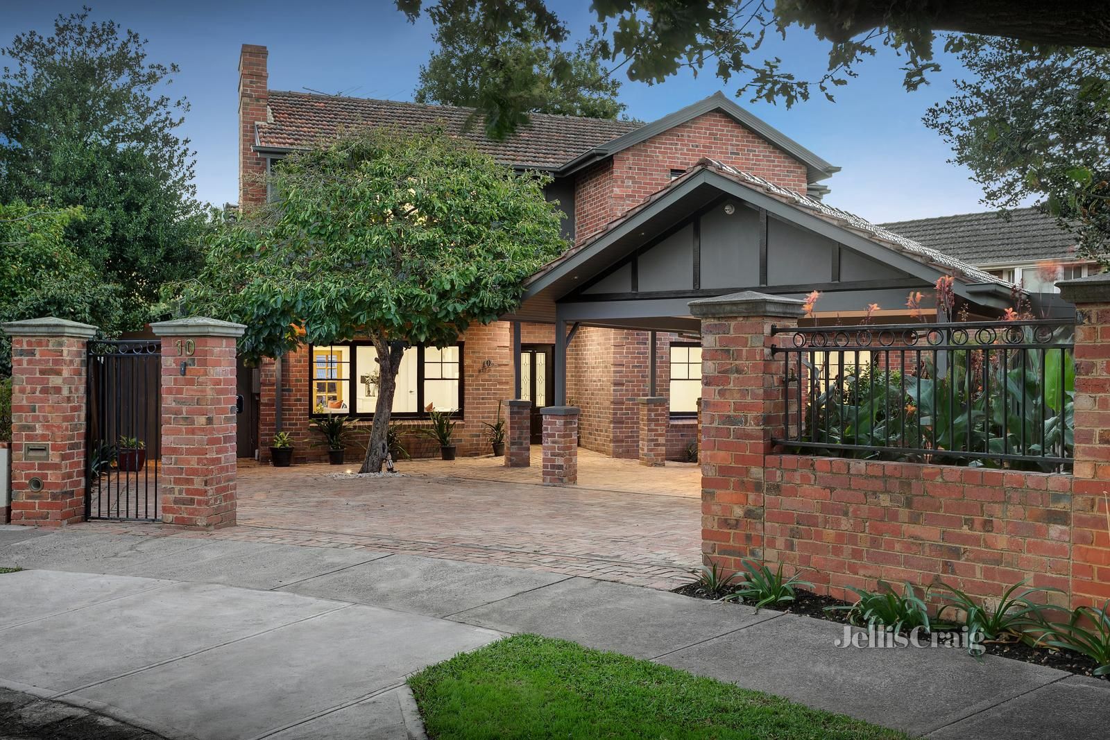 10 Albemarle Court, Glen Iris VIC 3146, Image 1