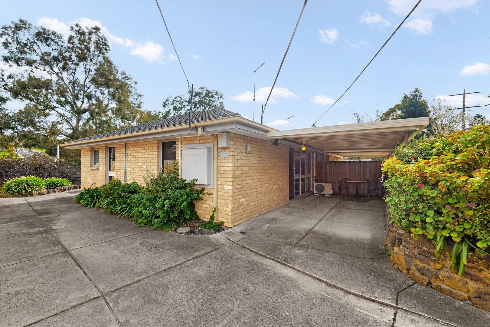 2 bedrooms Apartment / Unit / Flat in 1/298 Parer Road AIRPORT WEST VIC, 3042