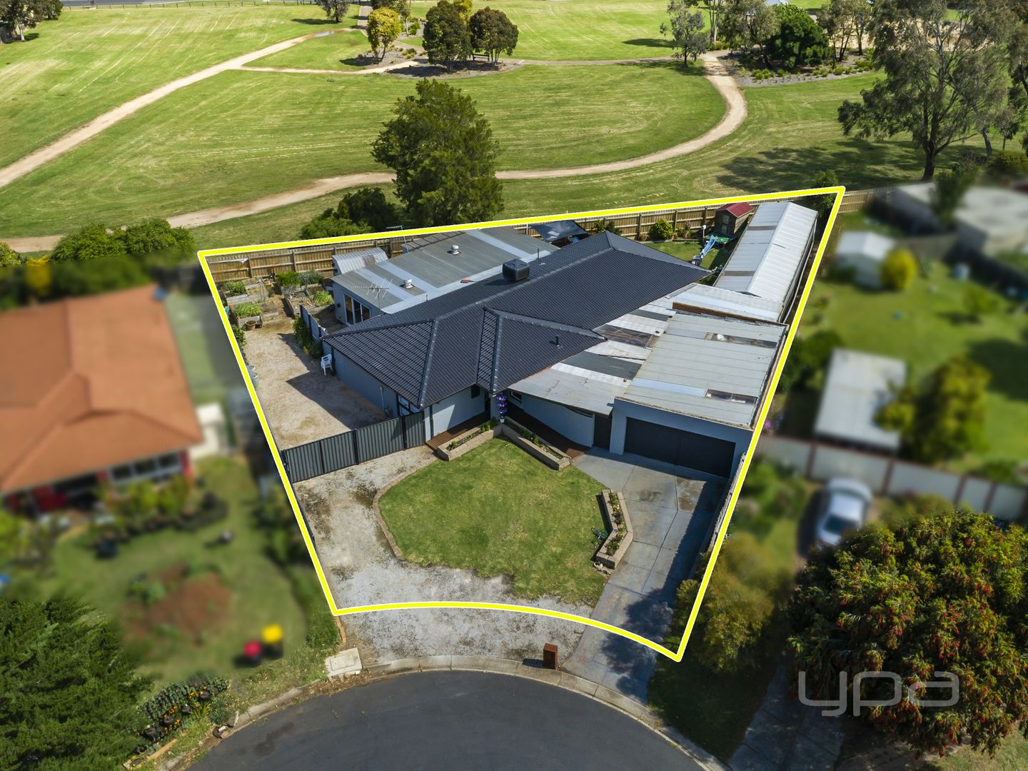 4 Landau Place, Melton West VIC 3337, Image 2