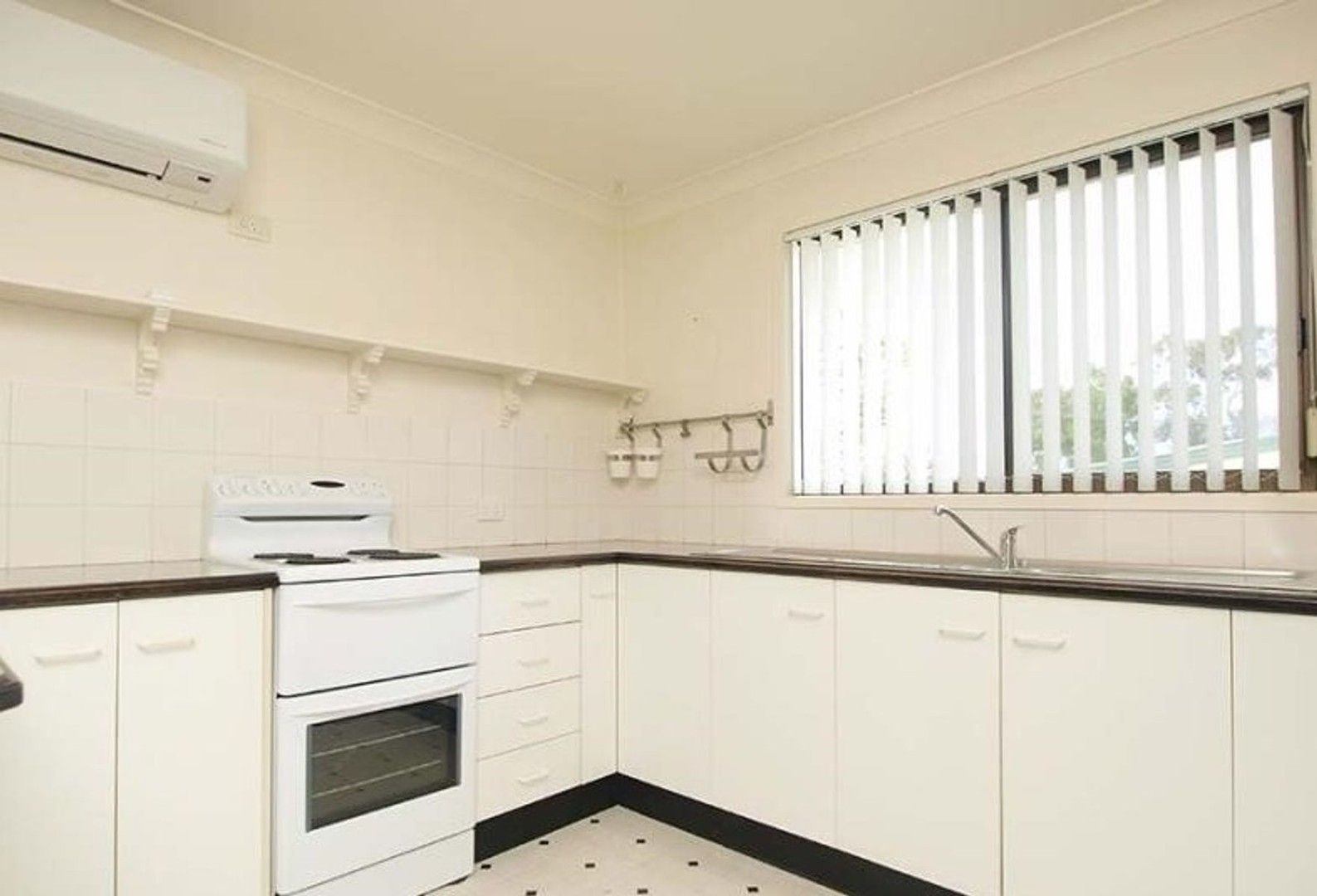 2 bedrooms Apartment / Unit / Flat in 17A Railway Crescent BELMONT NORTH NSW, 2280