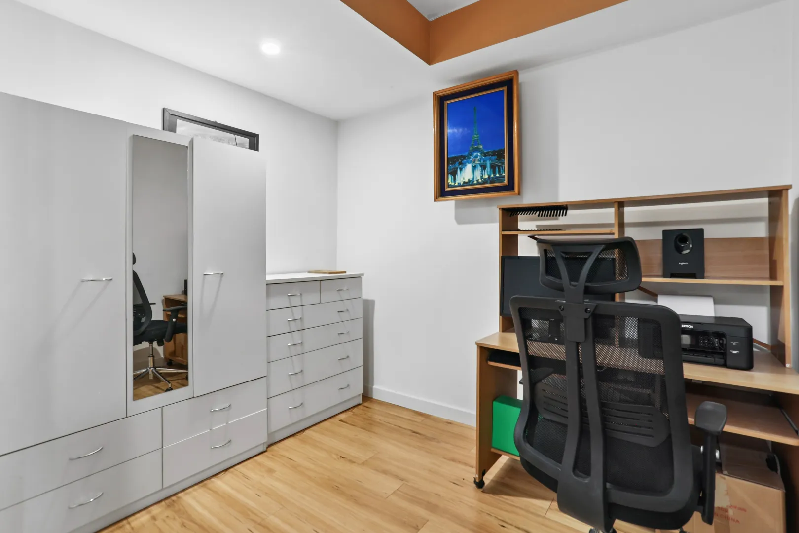 Modern Oversized Apartment with 135sqm on Title, Walk to Belmore Station - Widok 6