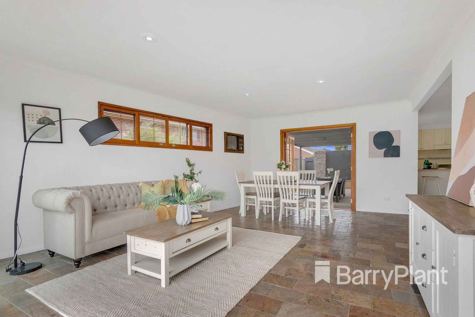 10 Darbyshire Court, Mill Park VIC 3082, Image 2