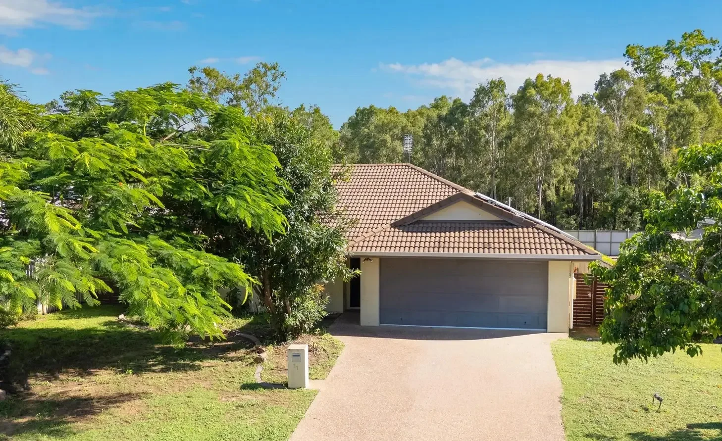 11 Eshelby Street, Bushland Beach QLD 4818