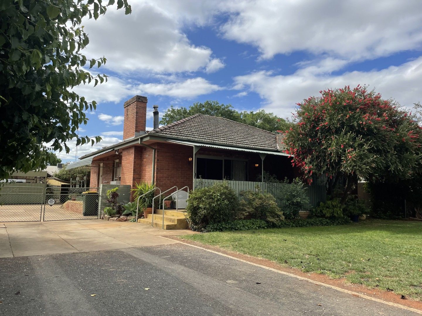 3 bedrooms House in 10 Goondooloo Street GRIFFITH NSW, 2680