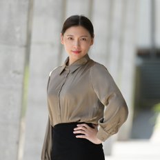 Nina Li, Sales representative