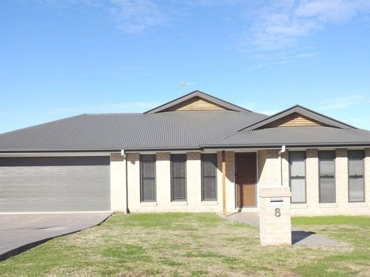 4 bedrooms House in 8 Sandalwood Drive GLENVALE QLD, 4350