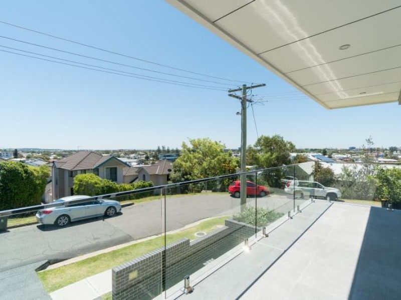 3 bedrooms House in 11 Bank Street MEREWETHER NSW, 2291