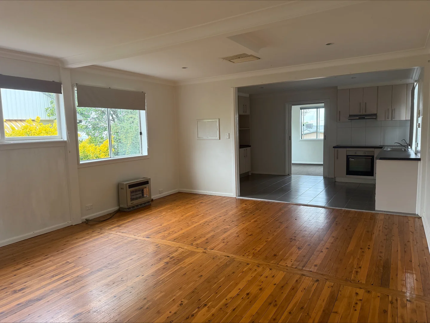 Additional image 2 of 11 Kookaburra, Parkes NSW 2870