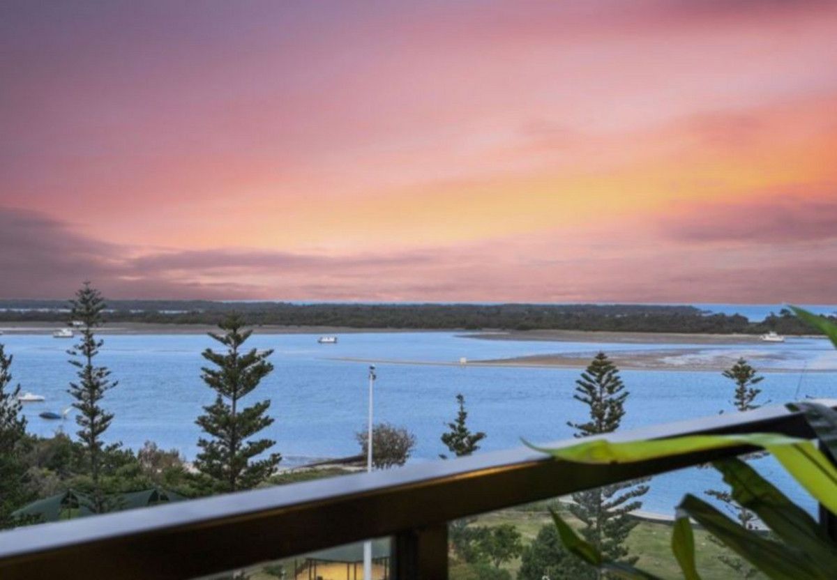 1 bedrooms Apartment / Unit / Flat in 909/372-374 Marine Parade LABRADOR QLD, 4215