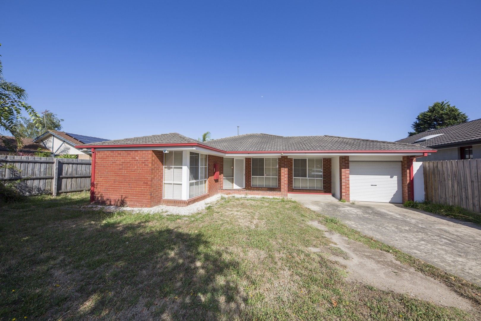 3 bedrooms House in 42 St Boswells Avenue BERWICK VIC, 3806