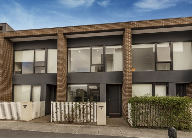 7 Olsen Walk, Mill Park VIC 3082