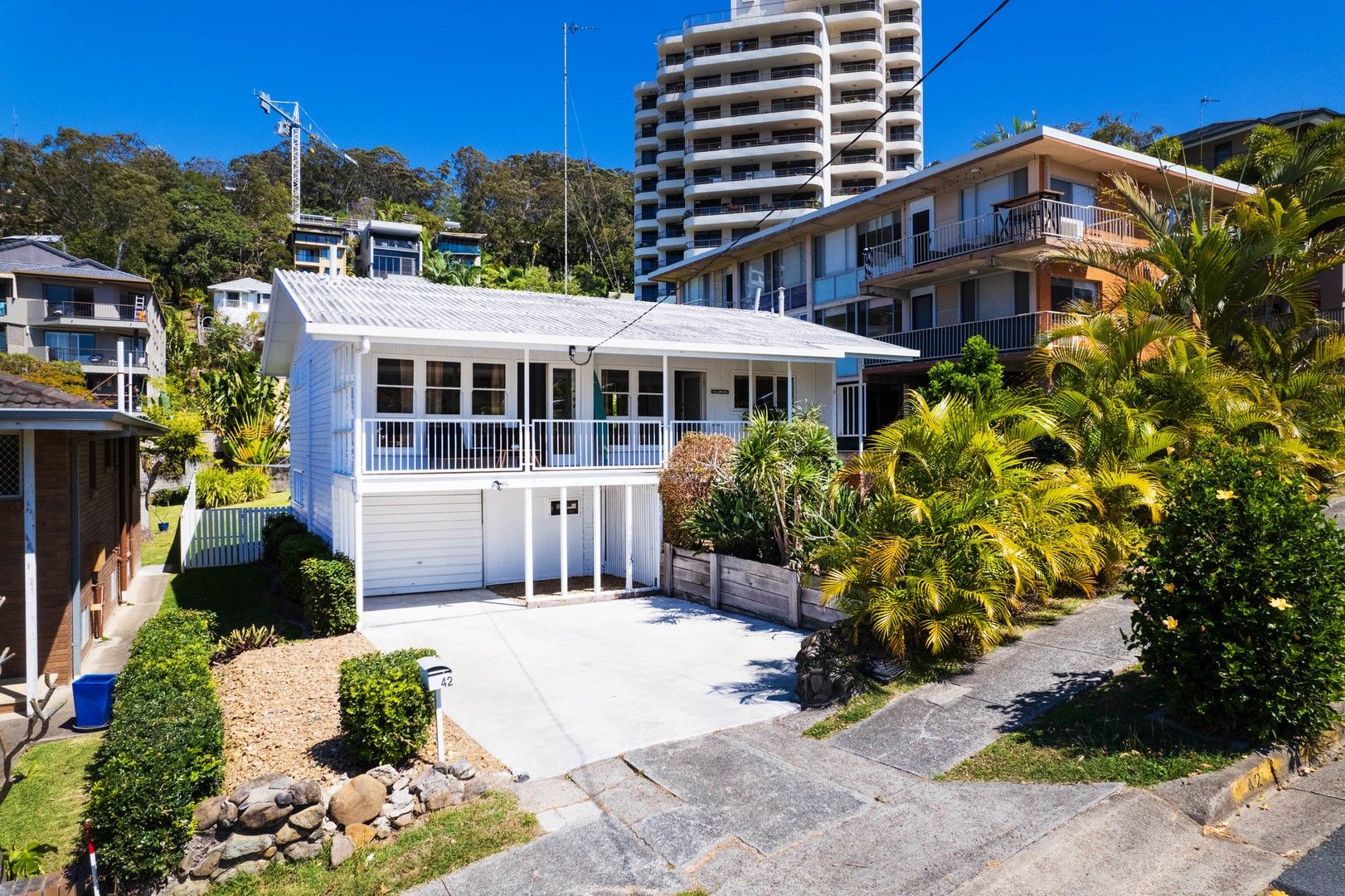 2 bedrooms House in 42 Ewart Street BURLEIGH HEADS QLD, 4220