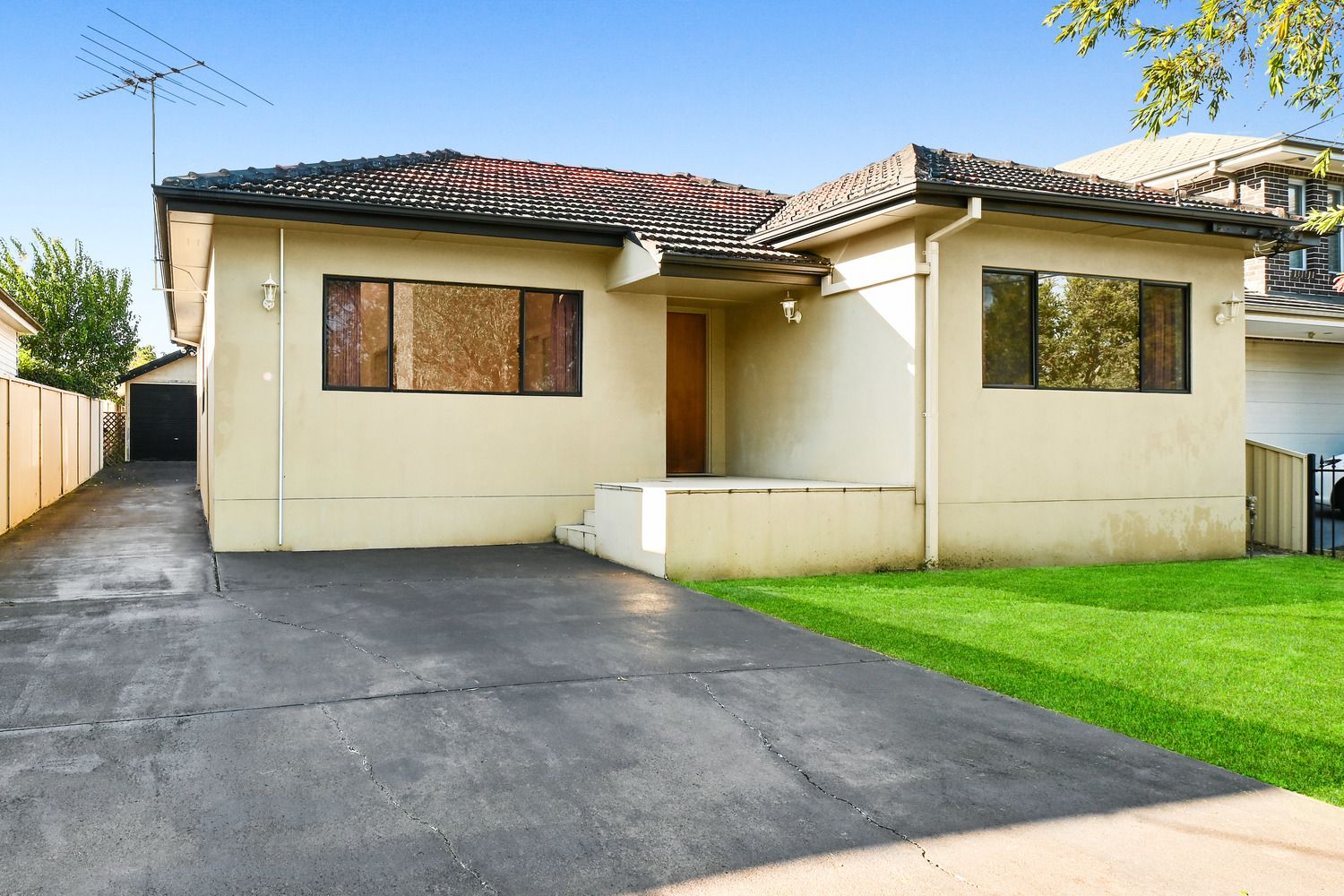 3 bedrooms House in 27 Uralla Avenue PADSTOW NSW, 2211