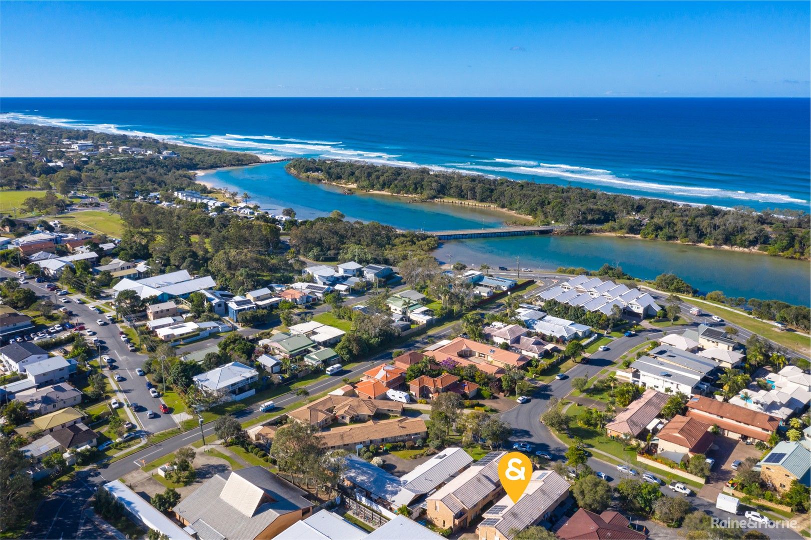 3 bedrooms Townhouse in 5/7 Hampton Court POTTSVILLE NSW, 2489