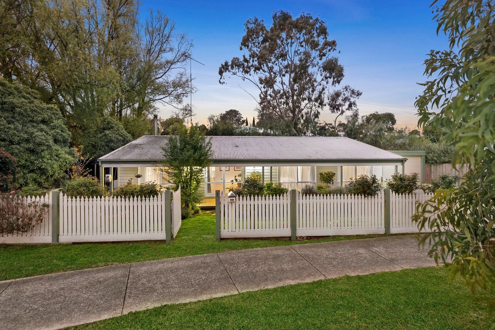 3 bedrooms House in 1 De Burgh Road DRYSDALE VIC, 3222