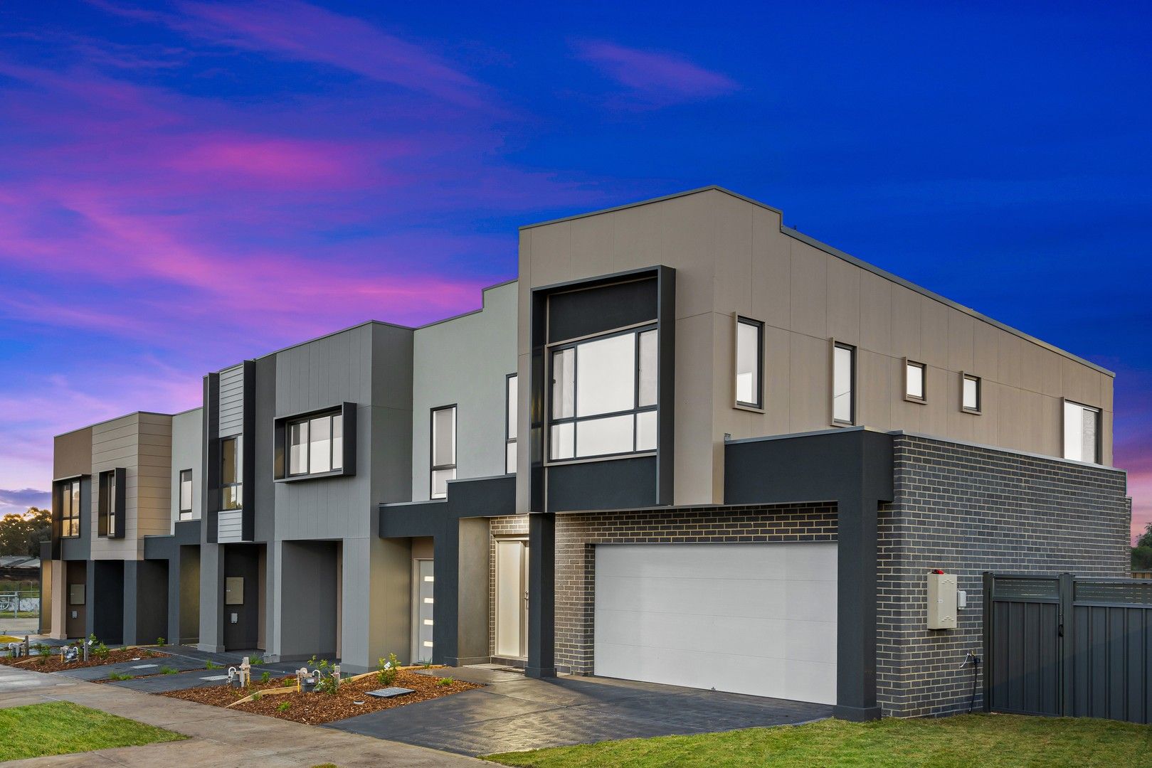 3 bedrooms Townhouse in 2 Snowflake Crescent SOUTH MORANG VIC, 3752