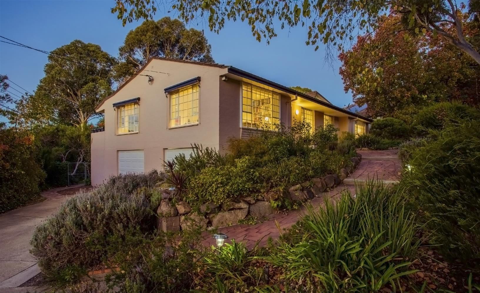 4 bedrooms House in 146 Hawkesbury Crescent FARRER ACT, 2607