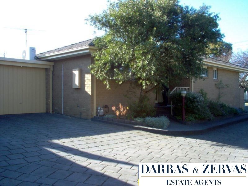 2 bedrooms Apartment / Unit / Flat in 1/1 Mcintosh Street OAKLEIGH VIC, 3166