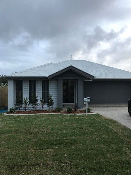 4 bedrooms House in 32 Koel Circuit PEREGIAN SPRINGS QLD, 4573