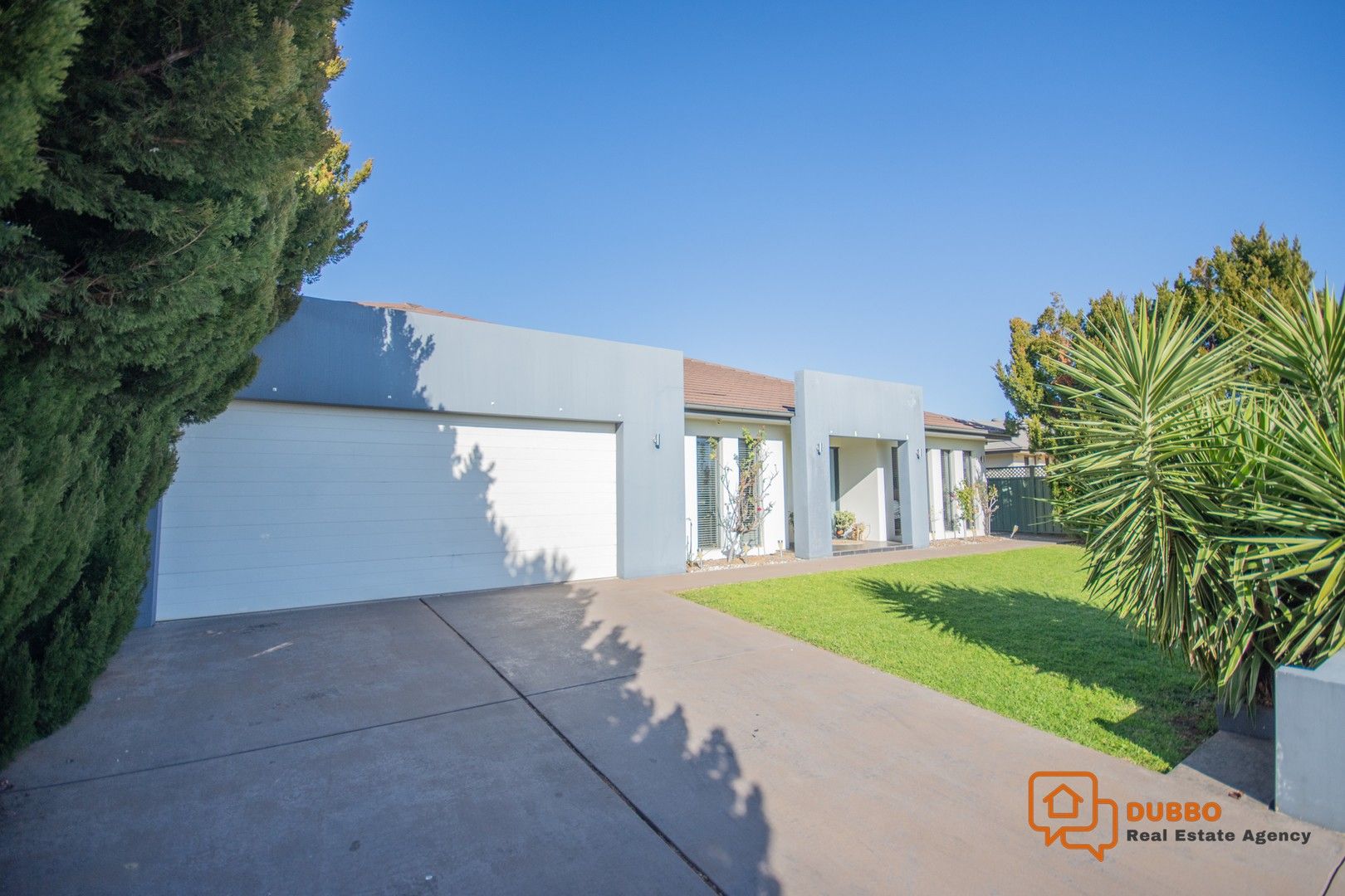 4 bedrooms House in 22 Cypress Point Drive DUBBO NSW, 2830