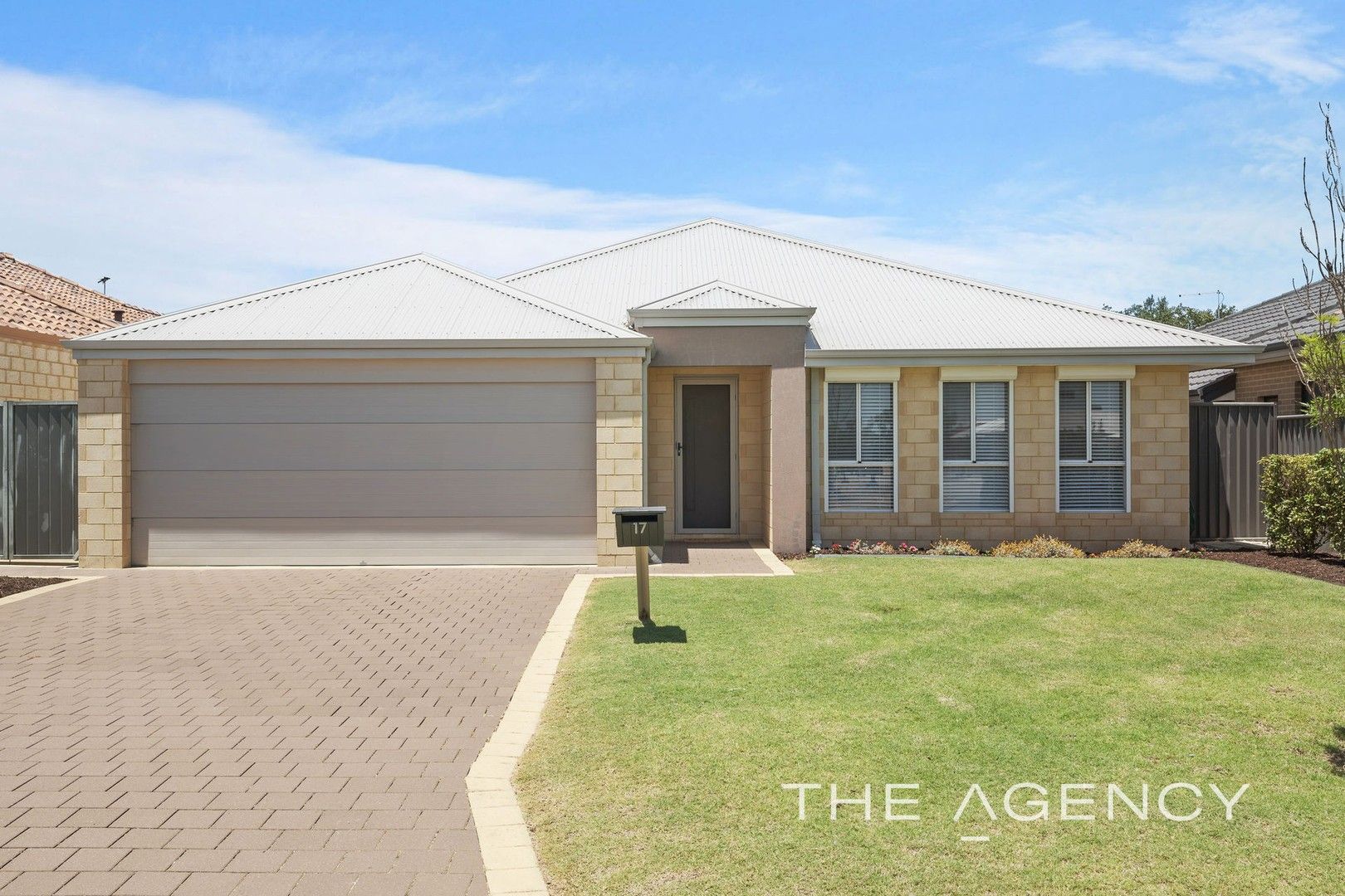 4 bedrooms House in 17 Summerville Boulevard CAVERSHAM WA, 6055