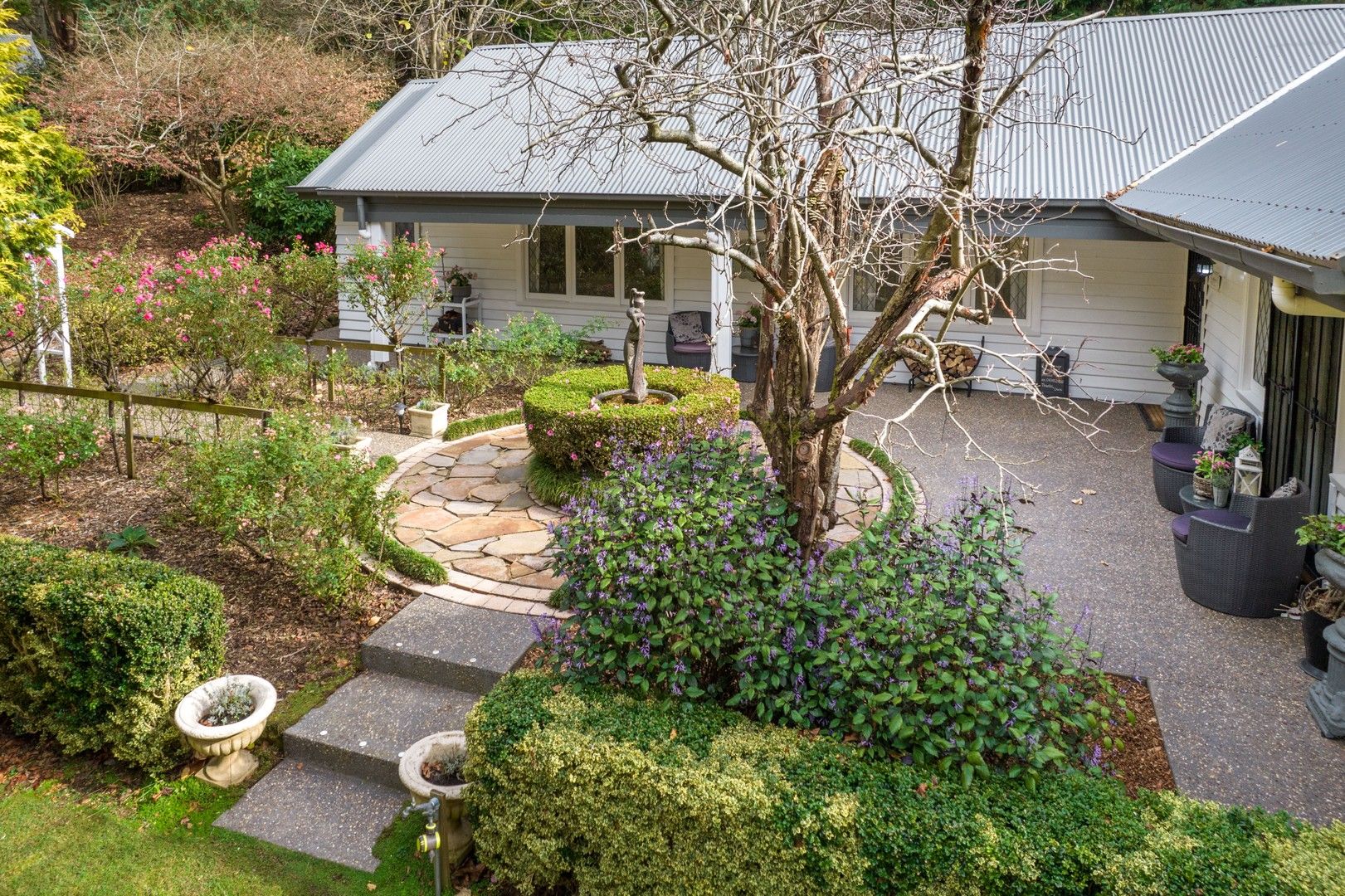 6 bedrooms House in 11 Clarkmont Road SASSAFRAS VIC, 3787