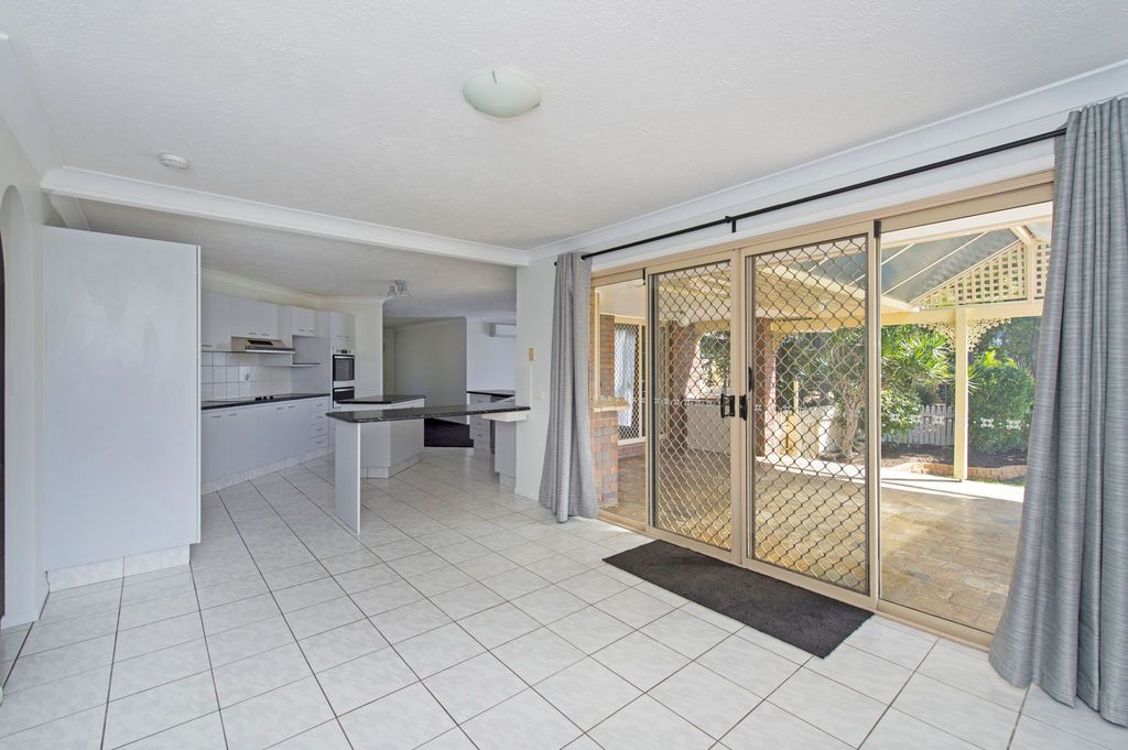 9 Tibouchina Court, Helensvale QLD 4212, Image 2