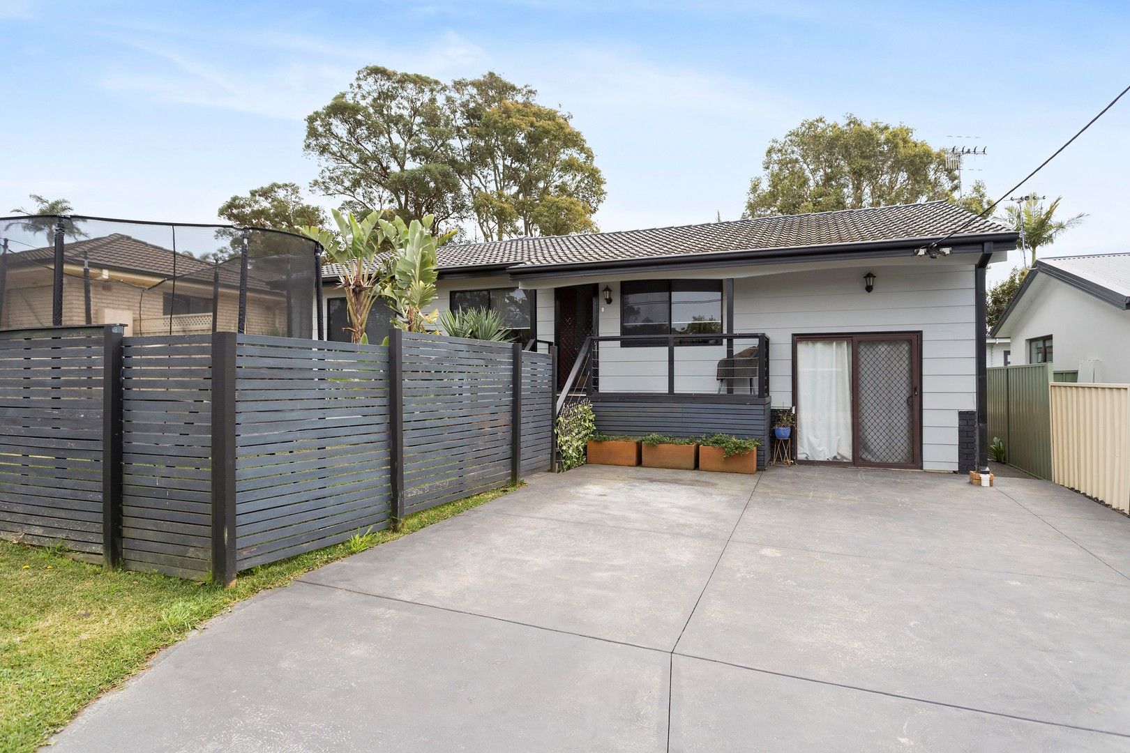 5 bedrooms House in 137 Kerry Cresent BERKELEY VALE NSW, 2261