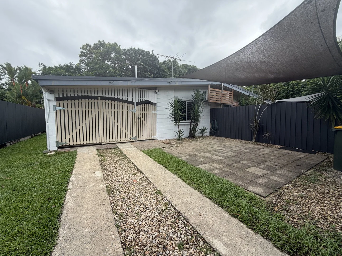 2/107 Upper Richardson Street, Whitfield QLD 4870