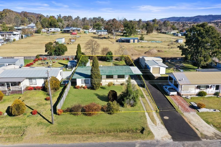 69 Clive Street, Tenterfield NSW 2372, Image 2