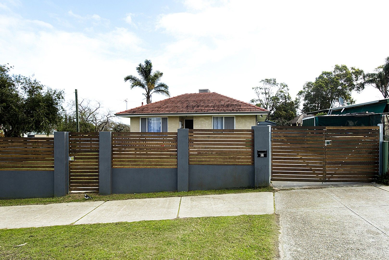 3 bedrooms House in 16 Winnacott Street WILLAGEE WA, 6156