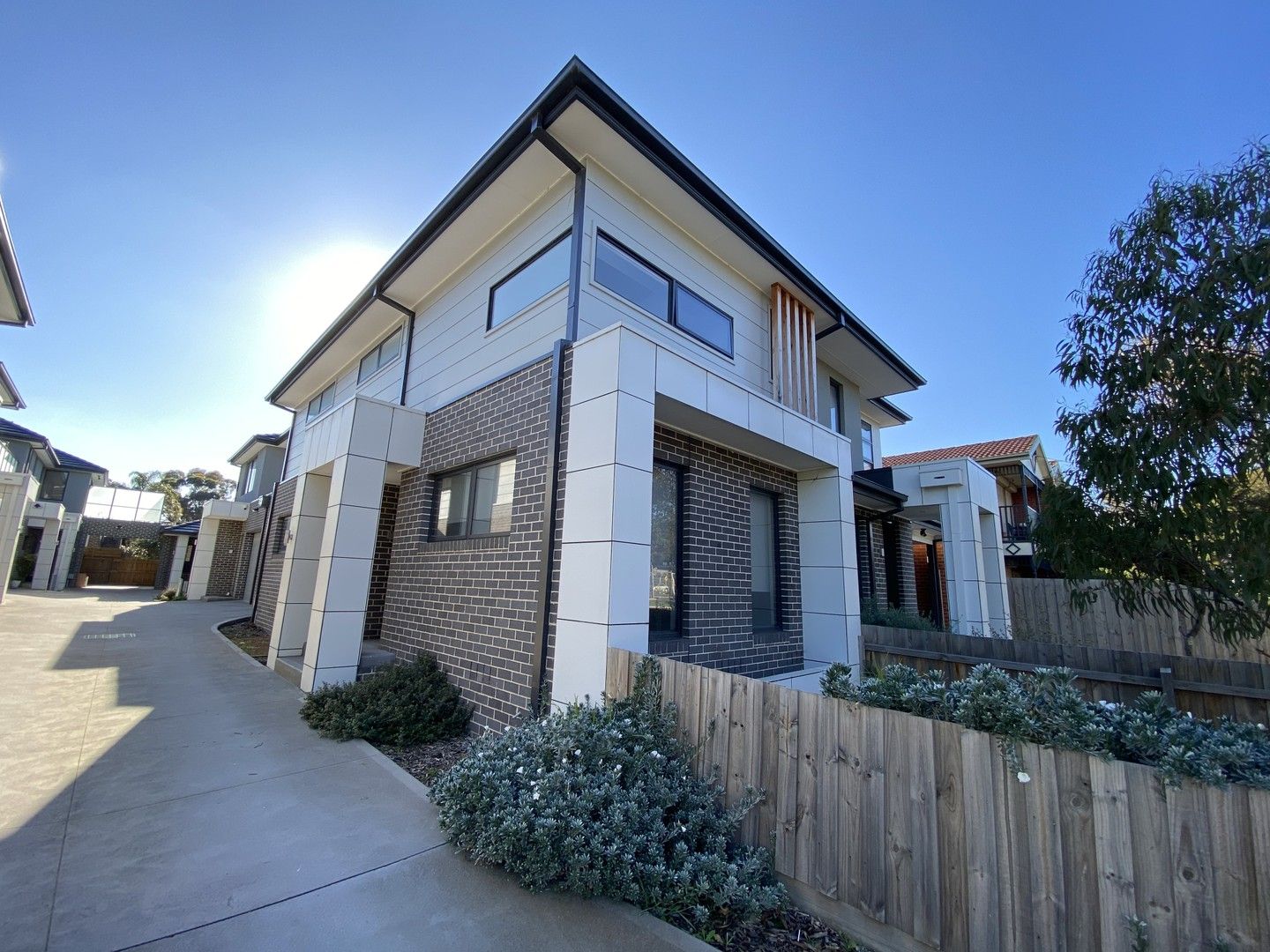 2 bedrooms Townhouse in 2/8 Brentwood Avenue PASCOE VALE SOUTH VIC, 3044